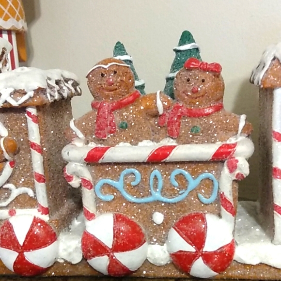 Gingerbread Frosted Sparkly Peppermint Train - Picture 5 of 8